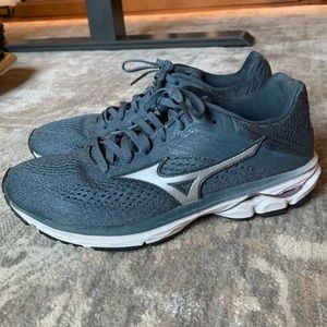 Mizuno Wave Rider 23s